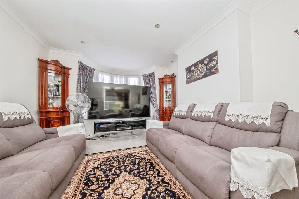 Property photo 2 of 17