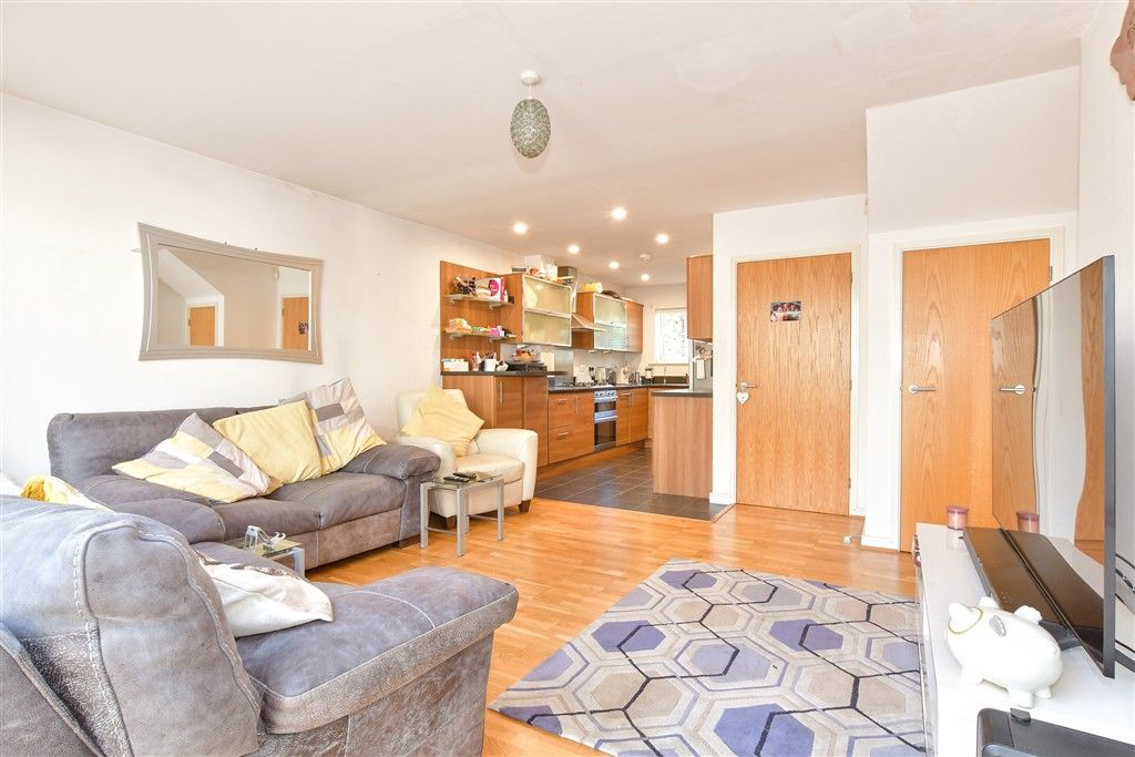 Property photo 2 of 13 Lounge