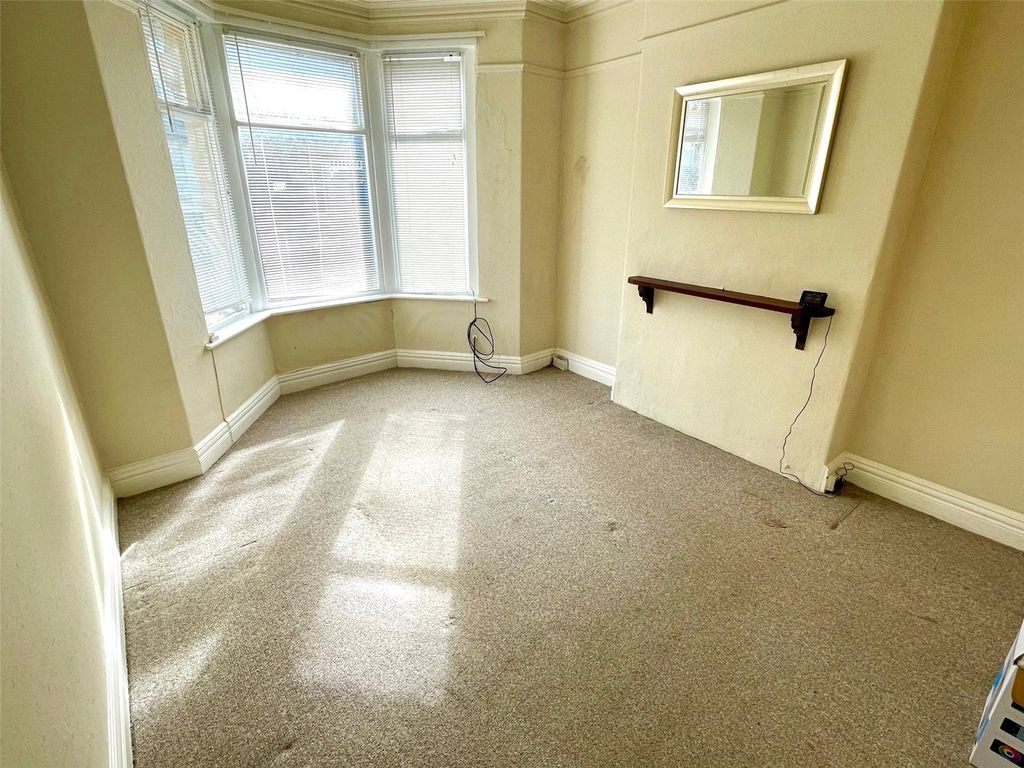 Property photo 3 of 14 Living Room