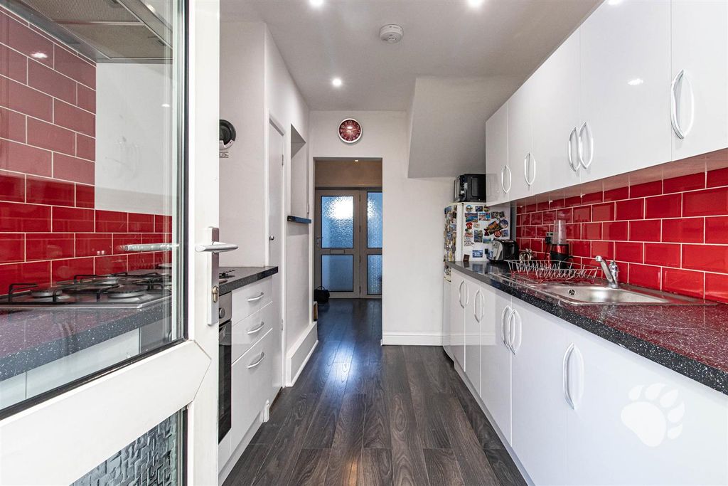 Property photo 3 of 25 Kitchen
