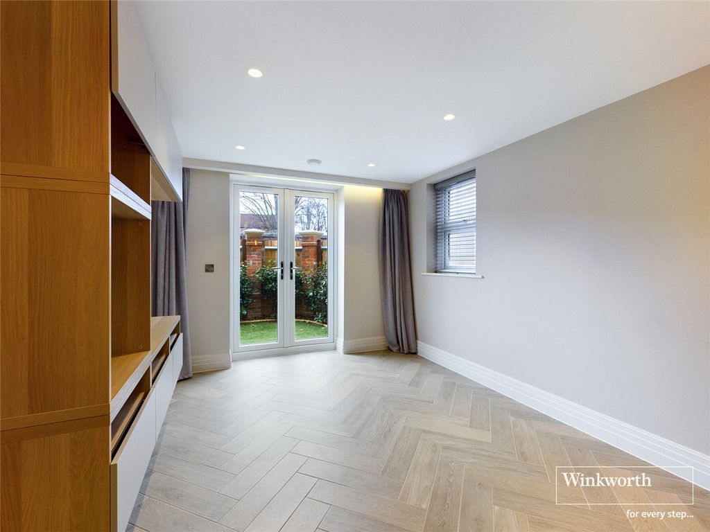 Property photo 3 of 11 Picture No. 15