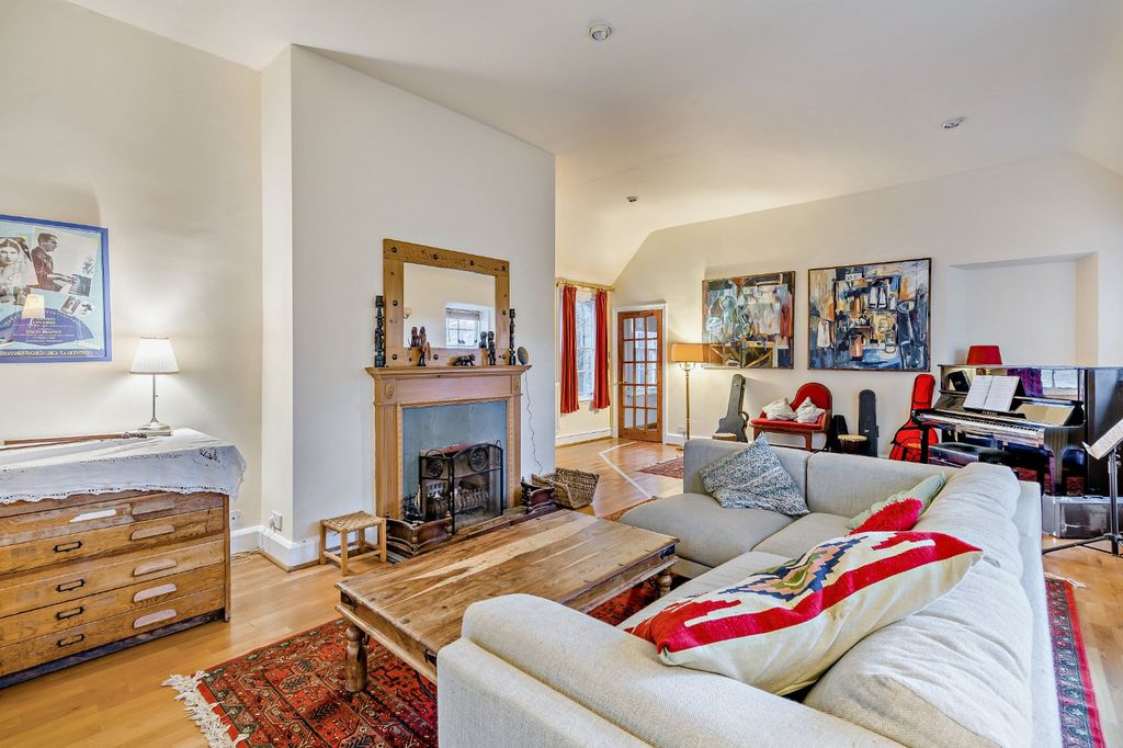 Property photo 3 of 35 Main Reception