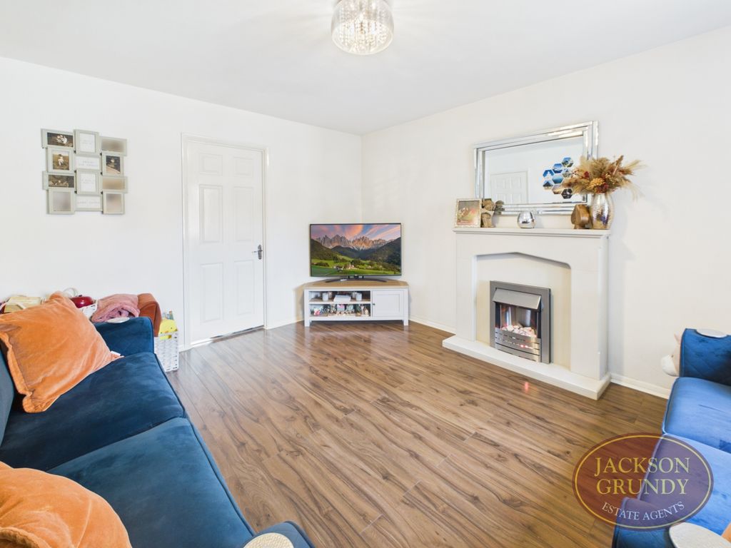 Property photo 2 of 14 Kingsmead