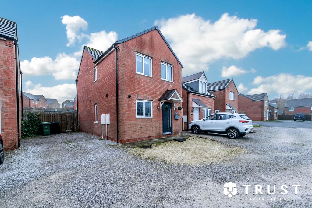 Property photo 1 of 32