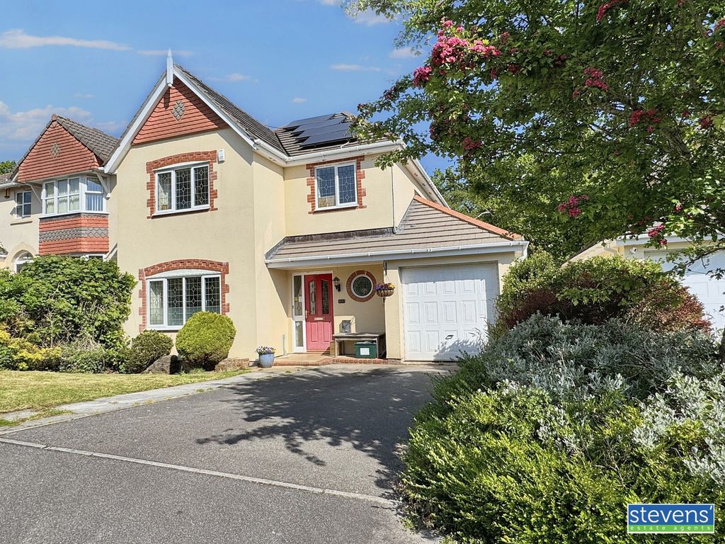 Property photo 1 of 17 Image00012