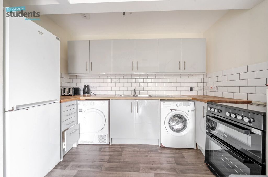Property photo 3 of 13 88259c6E-00A6-47E...
