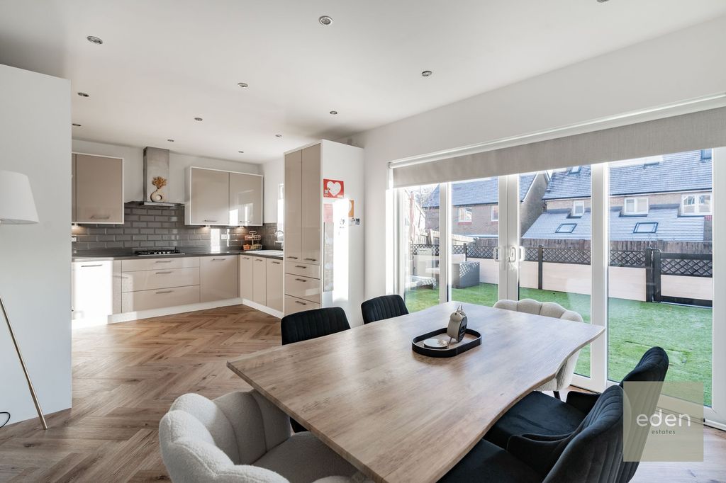 Property photo 2 of 26