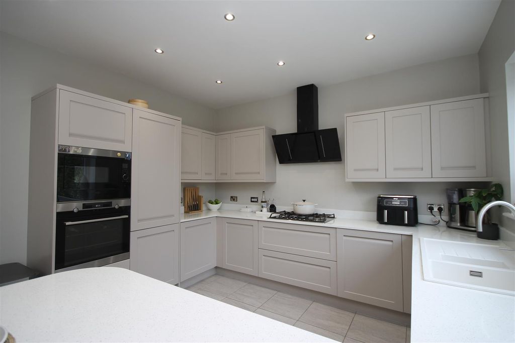 Additional image 8 of 5 bed detached house for saleEachwick Drive, Medburn, Newcastle Upon Tyne NE20