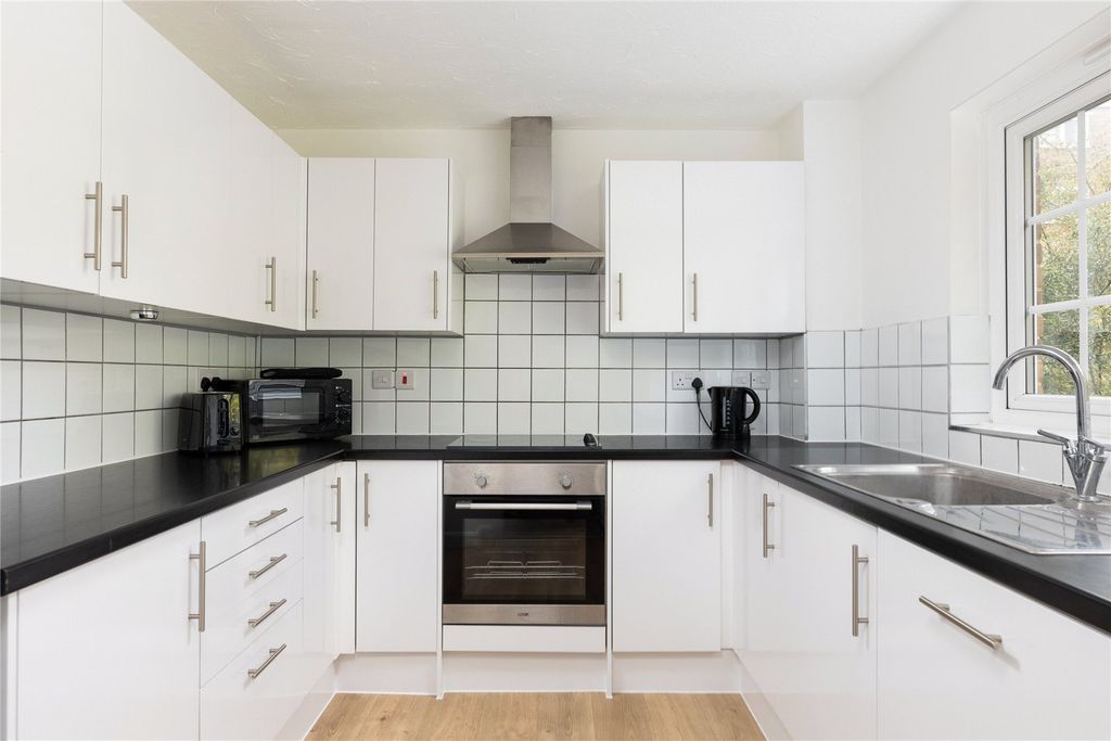 Property photo 3 of 8 Picture No. 11