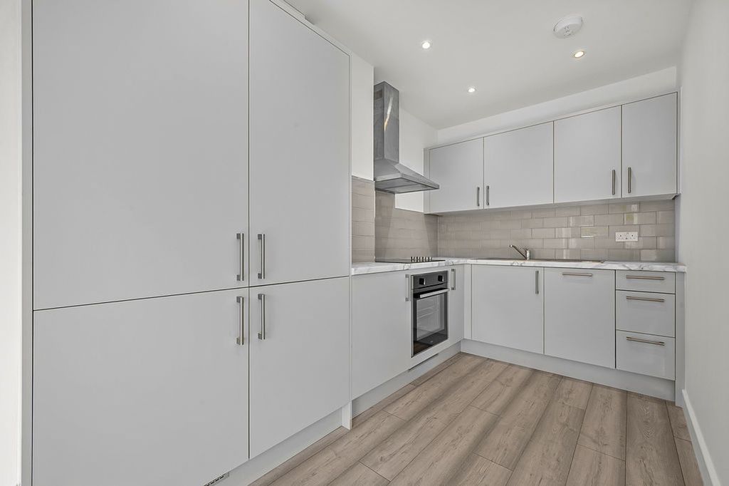 Property photo 3 of 11 Kitchen