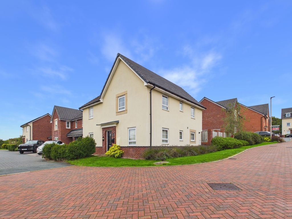 Property photo 2 of 17 Wardle Drive - Rudheath - Ewemove - External