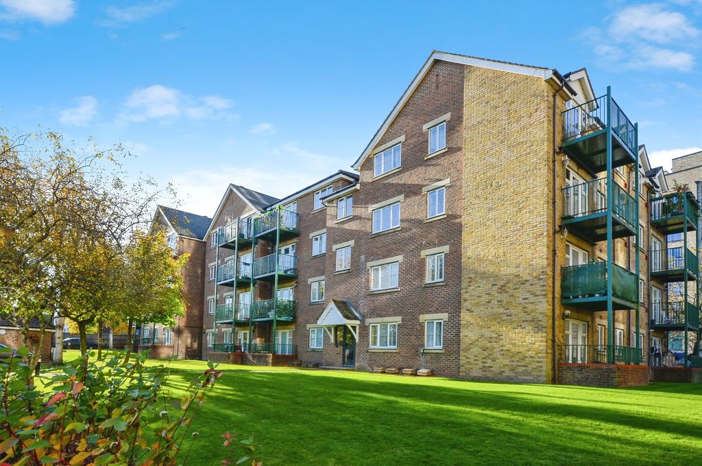 Property photo 1 of 9