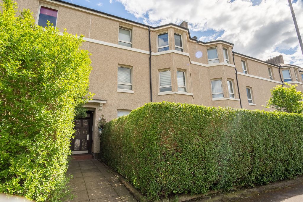Property photo 2 of 27