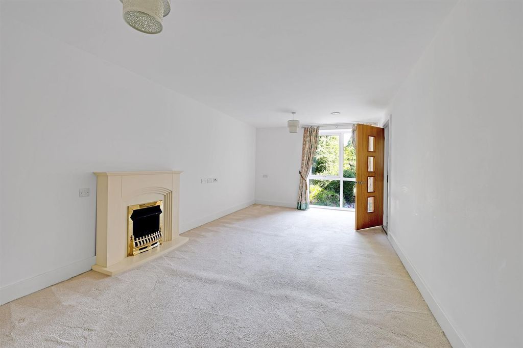 Property photo 1 of 22 10-695B86688 - Wb - Mcs - 19 The Clockhouse - 041-