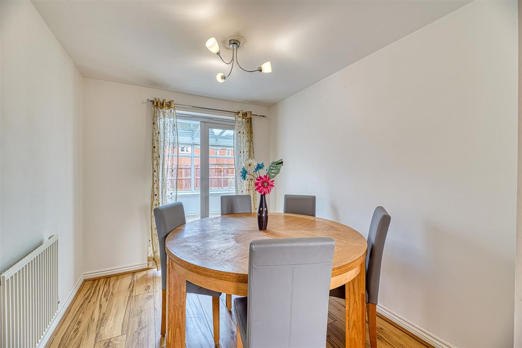Property photo 3 of 15 Dining Area