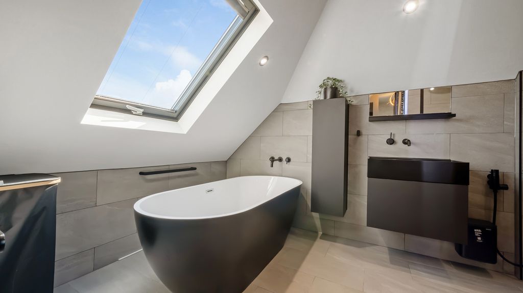 Additional image 39 of 6 bed detached house for saleWithybrook Road Bulkington Bedworth, Warwickshire CV12