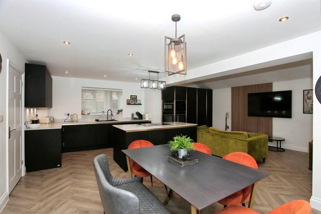 Property photo 3 of 24