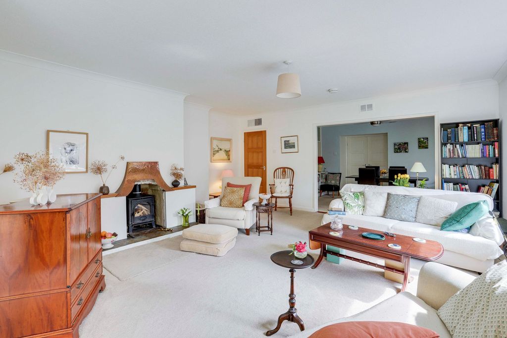 Property photo 2 of 29