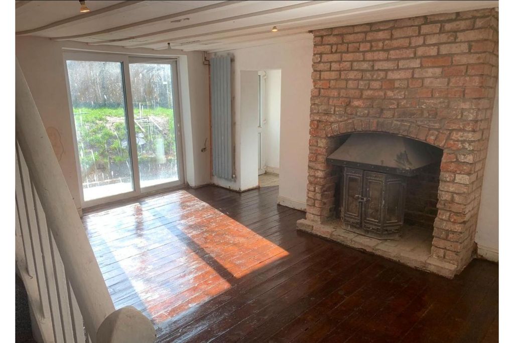 Property photo 2 of 20