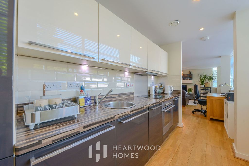 Property photo 3 of 21