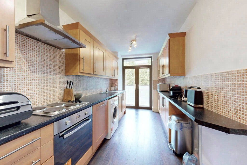 Property photo 3 of 11 Kitchen