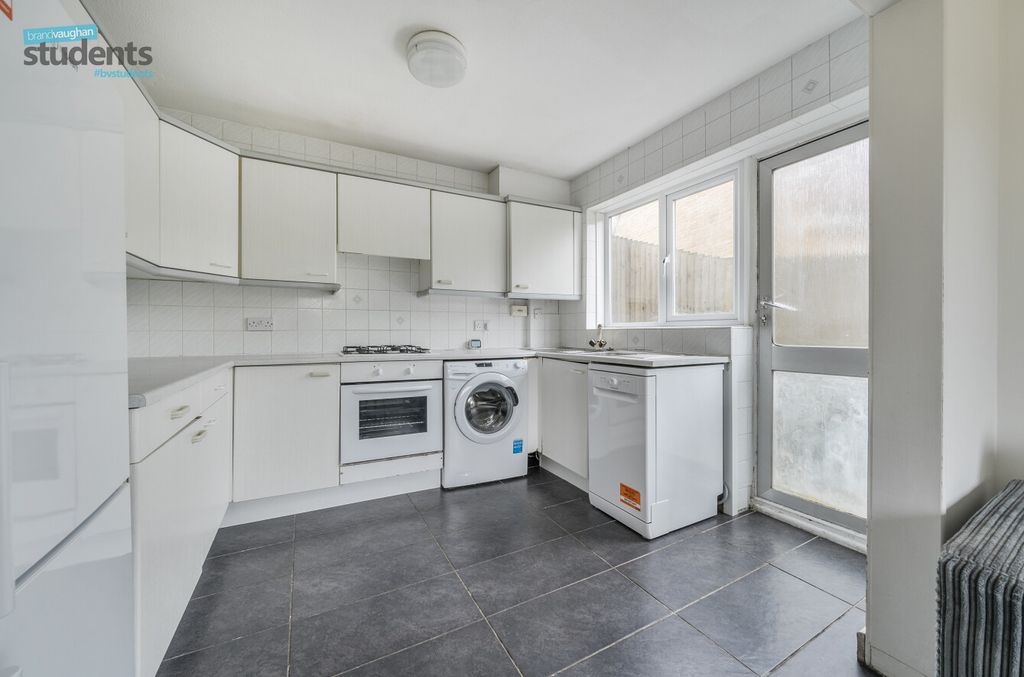 Property photo 2 of 13 Eecc6c12-34B9-460...