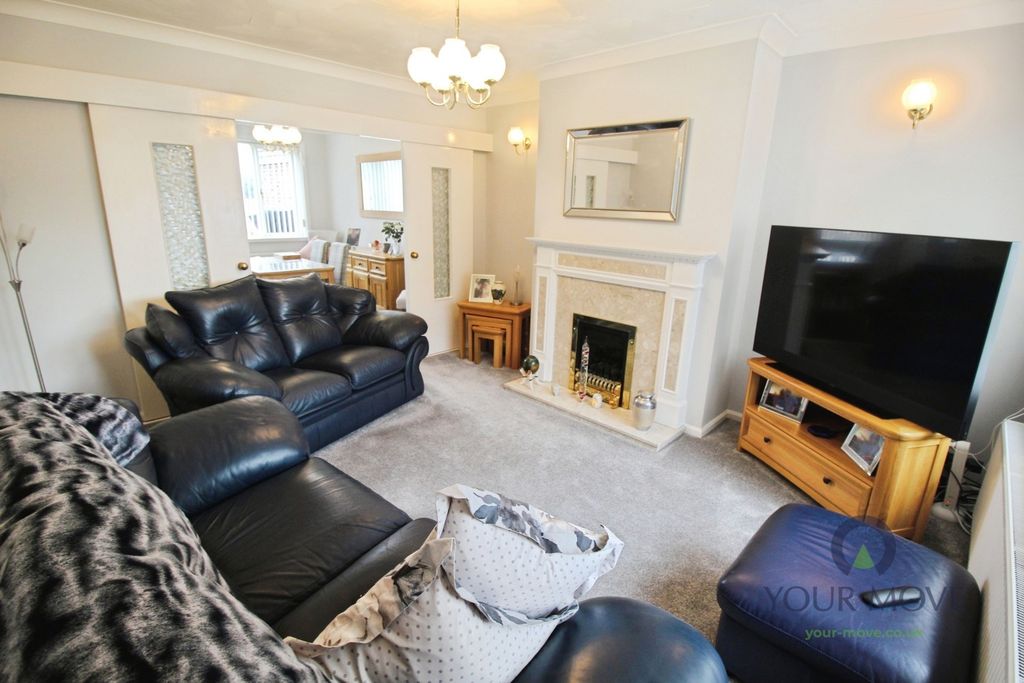 Property photo 2 of 11 Lounge
