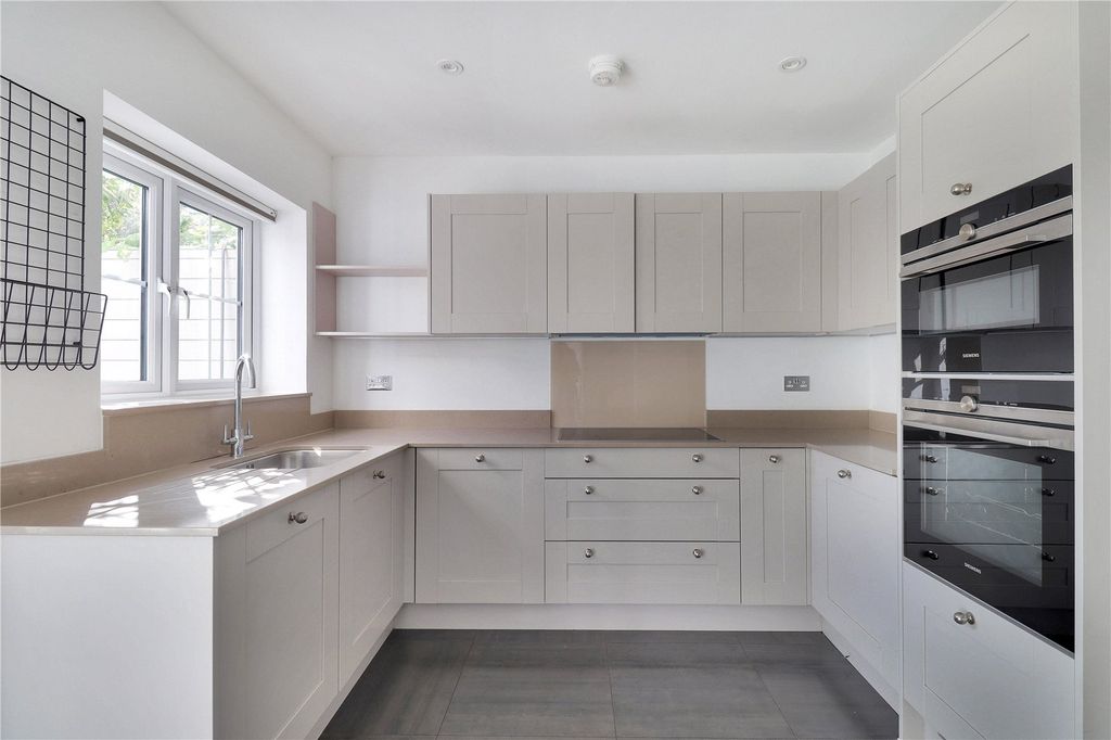 Property photo 3 of 14 Kitchen/Dining