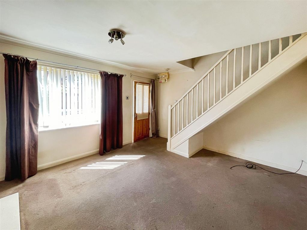 Property photo 3 of 17 Living Room