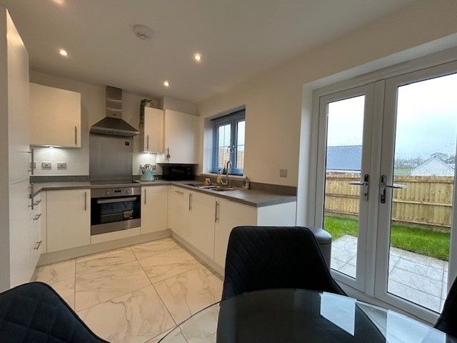Property photo 2 of 16 9 Medland Kitchen