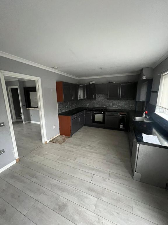 Property photo 2 of 14 Picture No. 17