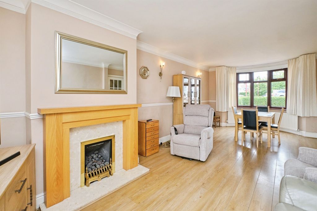 Property photo 2 of 22