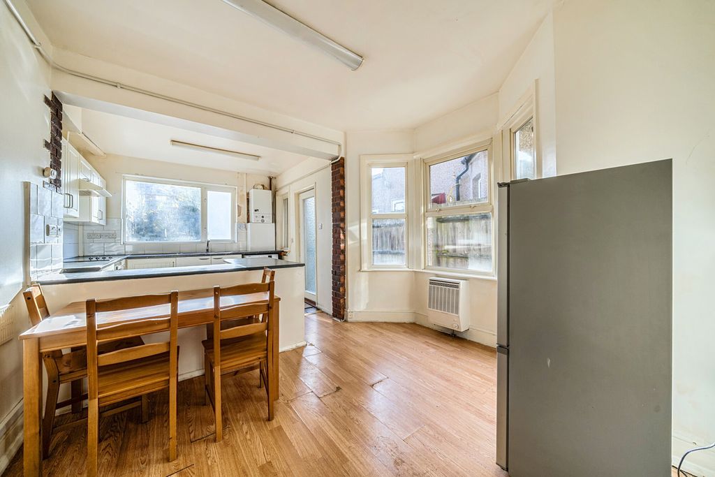 Property photo 3 of 20 Kitchen