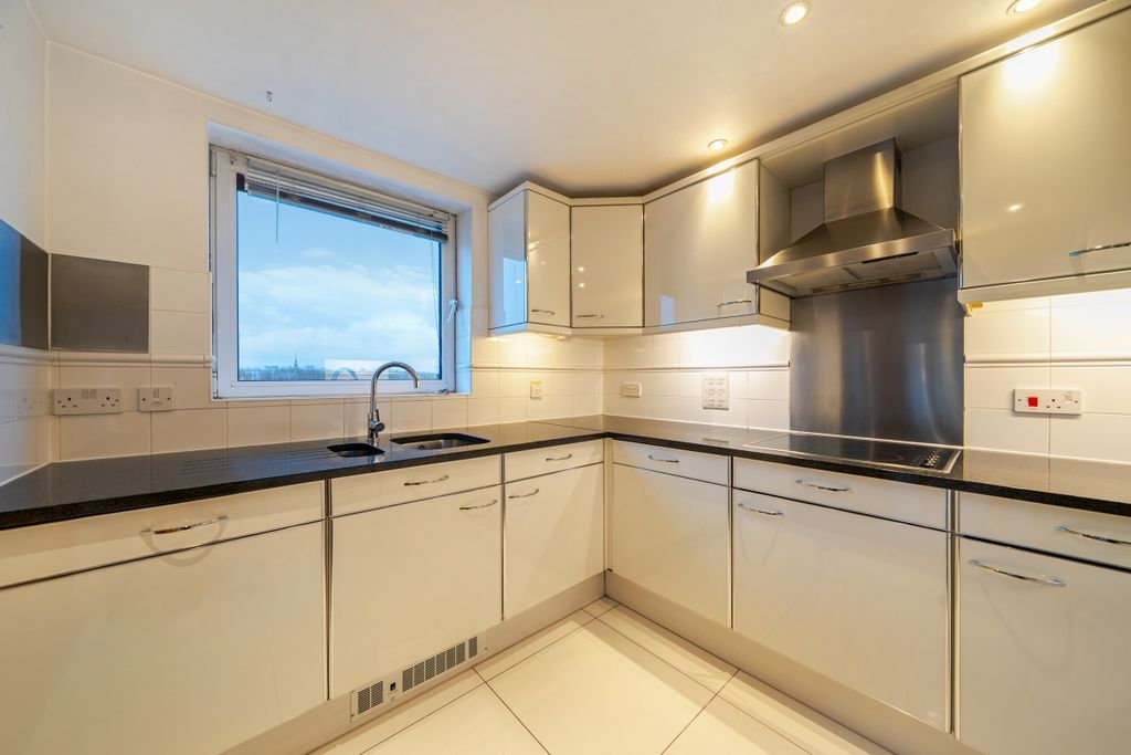 Property photo 2 of 18 1417860-6-6995Eec...