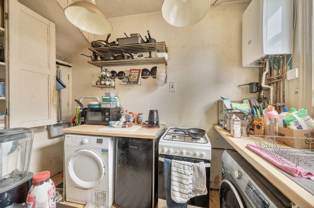 Property photo 3 of 10 1410261-6-698Ddfe...