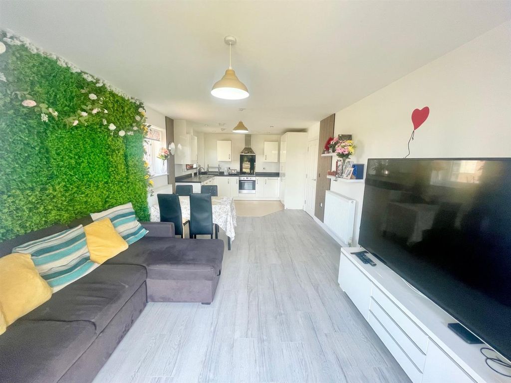 Property photo 2 of 12 Living 4.Jpg