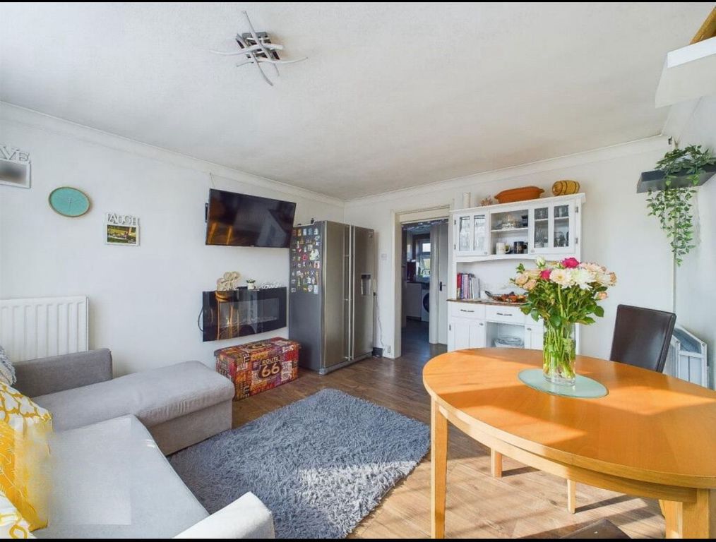 Property photo 2 of 8