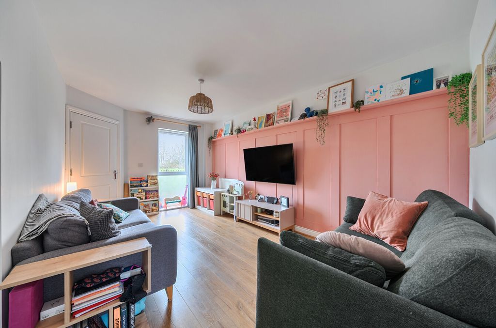 Property photo 2 of 12 1405338-11-697cc5...