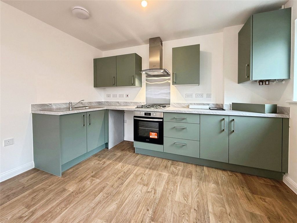 Property photo 2 of 10 Living Room/Kitchen