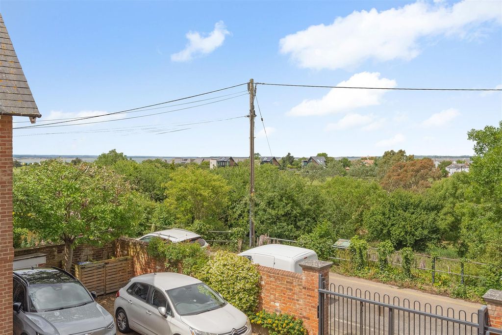 Property photo 2 of 25 Saltway Court, West Cliff, Whitstable