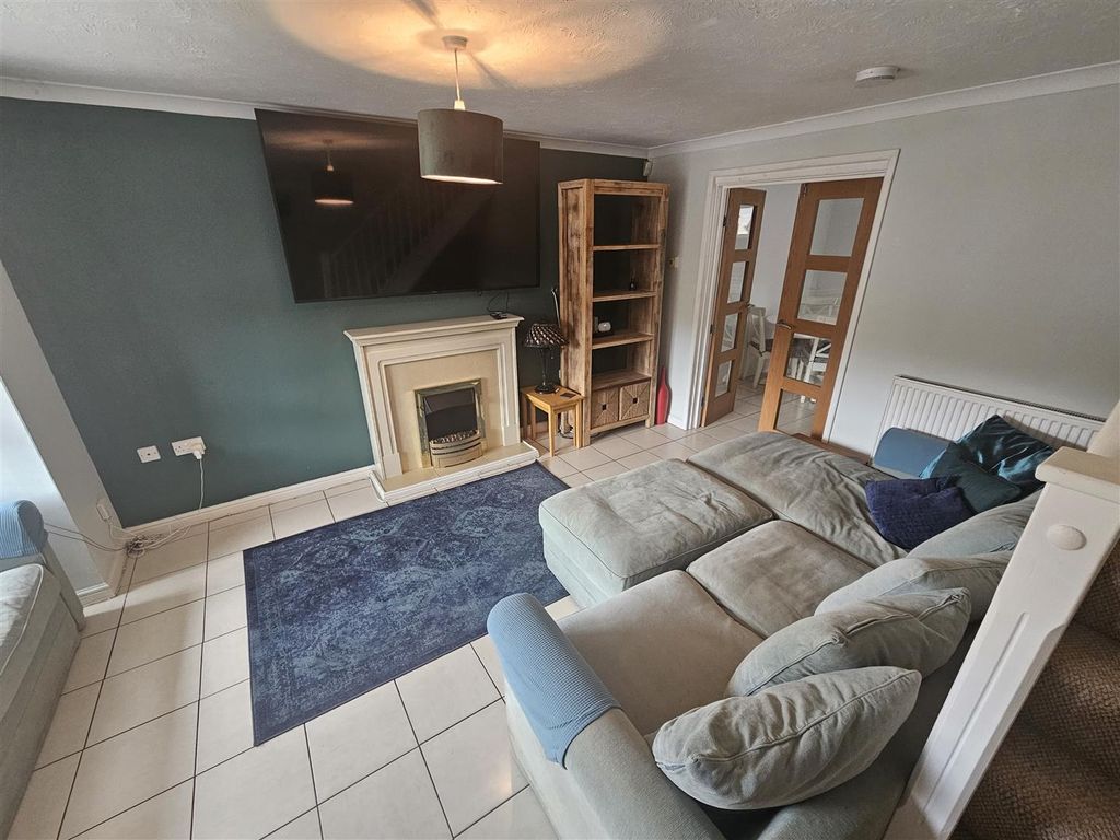 Property photo 2 of 17 Lounge