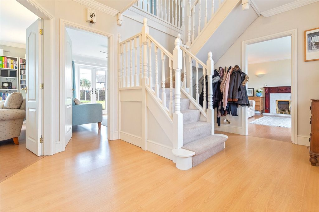 Property photo 2 of 31 Entrance Hall
