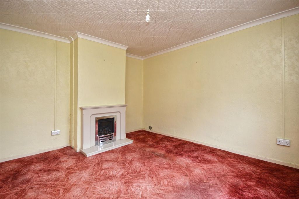 Property photo 3 of 13 Sitting Room