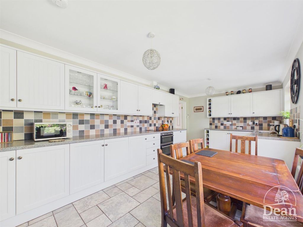 Property photo 3 of 31