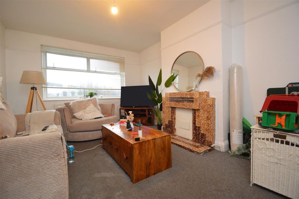 Property photo 2 of 7 L.Jpg