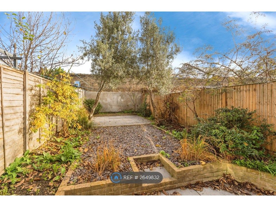 Property photo 3 of 11 Garden