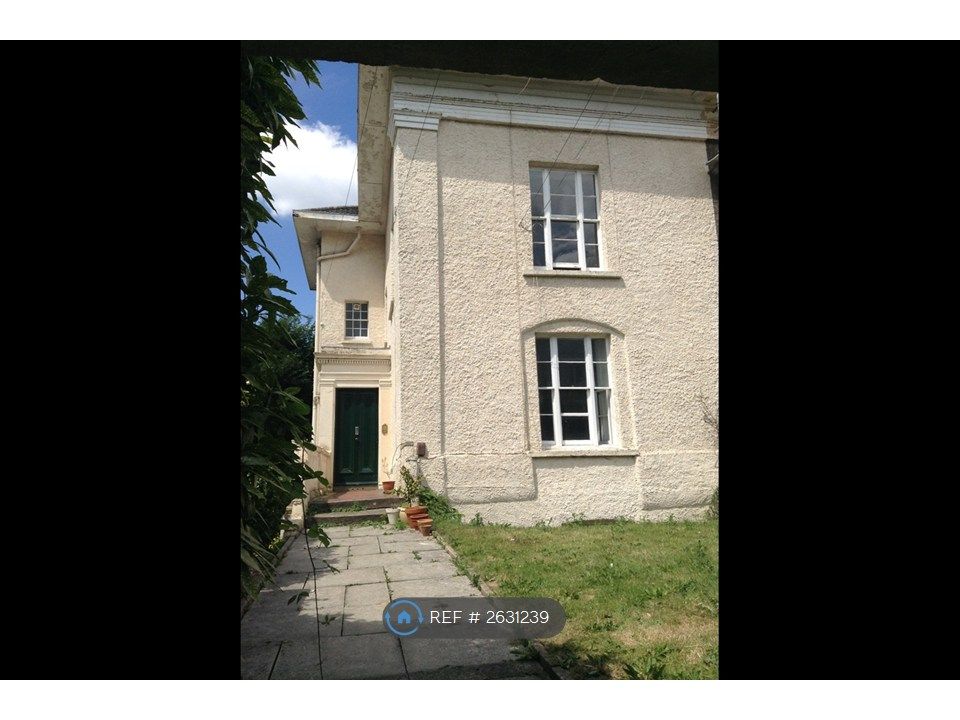Property photo 1 of 10 Front With Communal Garden