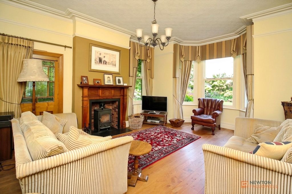 Property photo 3 of 33