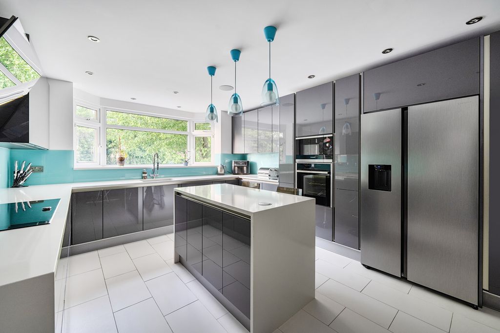 Property photo 2 of 17 1447668-14-69Efb1...