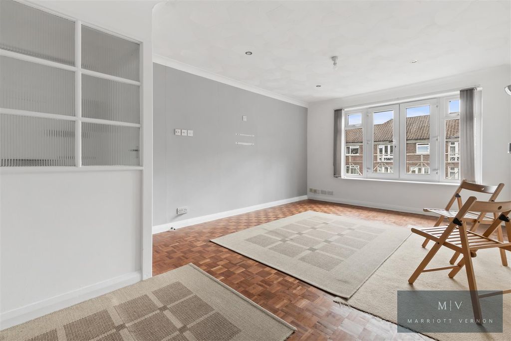 Property photo 2 of 12 F 42 Lynden Hyrst MV-3.Jpg